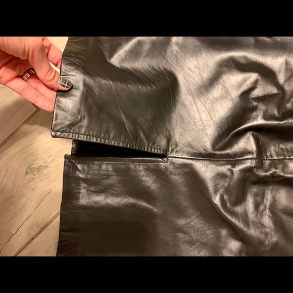 Wilson’s black leather pencil skirt - Picture 4 of 8